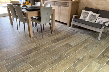 Pose d'un carrelage 20x120 immitation bois sur plancher chauffant à Blainville sur Orne