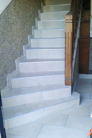 Habillage d'un escalier d'immeuble en béton à Colombelles