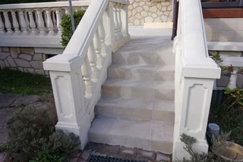 Habillage d'un escalier de terrasse avec du carrelage à Ranville
