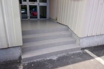 Pose d'un carrelage en grès à Démouville