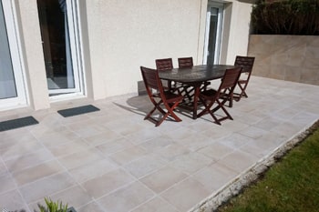 Réalisation d'une terrasse en carrelage à Basly